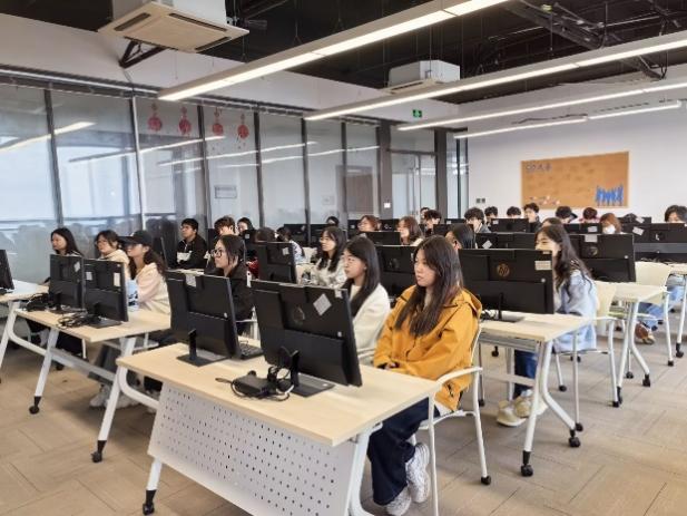 走進(jìn)前沿，啟航未來(lái) 計(jì)算機(jī)工程學(xué)院新生赴中軟國(guó)際與同濟(jì)人工智能研究院開(kāi)展專業(yè)認(rèn)知實(shí)習(xí)